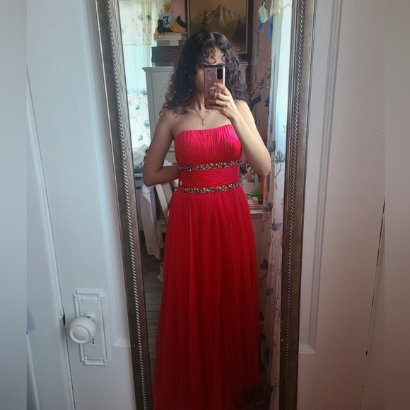 Formal dress - Picture 4 of 4